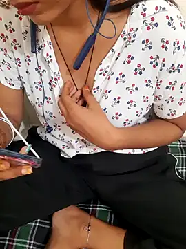 Snapshot of Naira-Tripathi chatting on 09.20.25 Naira-Tripathi online show from 09.20.25