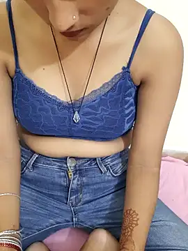 Snapshot of Naira-Tripathi chatting on 09.26.25 Naira-Tripathi online show from 09.26.25