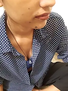 Snapshot of Naira-Tripathi chatting on 10.09.25 Naira-Tripathi online show from 10.09.25