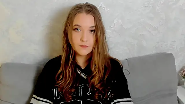 Snapshot of EiraWise chatting on 12.04.25 EiraWise online show from 12.04.25