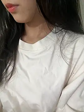 Snapshot of Desi_sara chatting on 10.28.25 Desi sara online show from 10.28.25