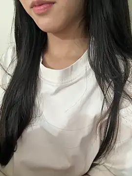 Snapshot of Desi_sara chatting on 11.04.25 Desi sara online show from 11.04.25