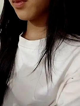 Snapshot of Desi_sara chatting on 11.05.25 Desi sara online show from 11.05.25