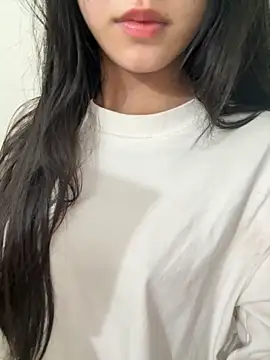 Snapshot of Desi_sara chatting on 11.08.25 Desi sara online show from 11.08.25