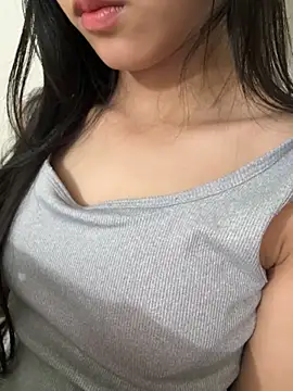 Snapshot of Desi_sara chatting on 11.28.25 Desi sara online show from 11.28.25