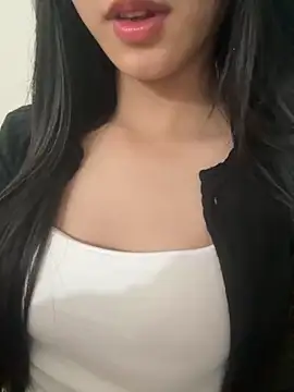 Snapshot of Desi_sara chatting on 11.29.25 Desi sara online show from 11.29.25