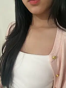 Snapshot of Desi_sara chatting on 12.05.25 Desi sara online show from 12.05.25