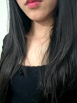 Snapshot of Desi_sara chatting on 12.15.25 Desi sara online show from 12.15.25