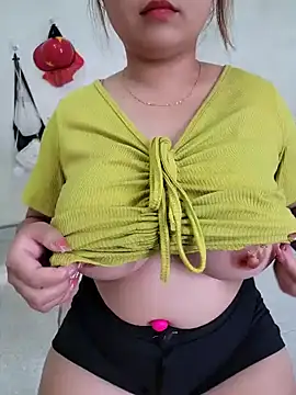 Snapshot of Akira_sera chatting on 10.18.25 Akira sera online show from 10.18.25