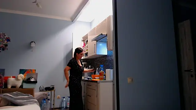 NikiWhite online show from 10.07.25