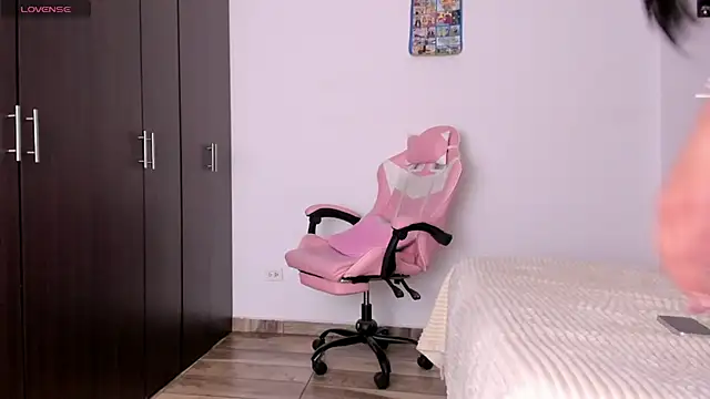 kendal hot01 online show from 03.13.26