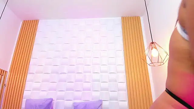 Snapshot of AriaBelle chatting on 09.15.25 AriaBelle online show from 09.15.25