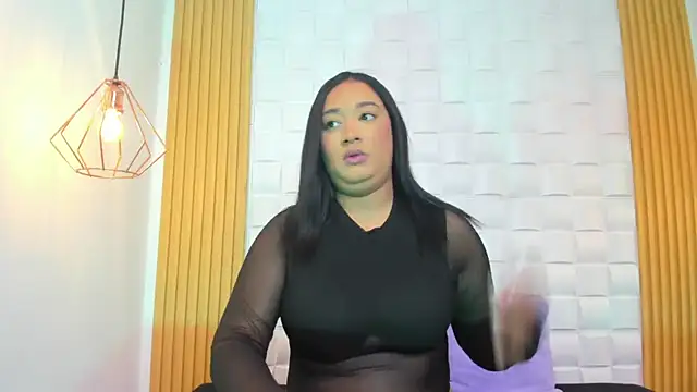 Snapshot of AriaBelle chatting on 10.15.25 AriaBelle online show from 10.15.25