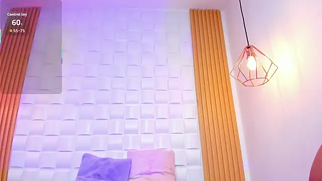 Snapshot of AriaBelle chatting on 10.29.25 AriaBelle online show from 10.29.25