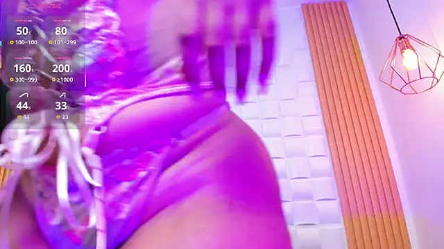 Snapshot of AriaBelle chatting on 11.20.25 AriaBelle online show from 11.20.25