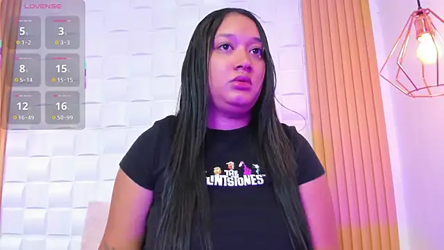 Snapshot of AriaBelle chatting on 11.21.25 AriaBelle online show from 11.21.25