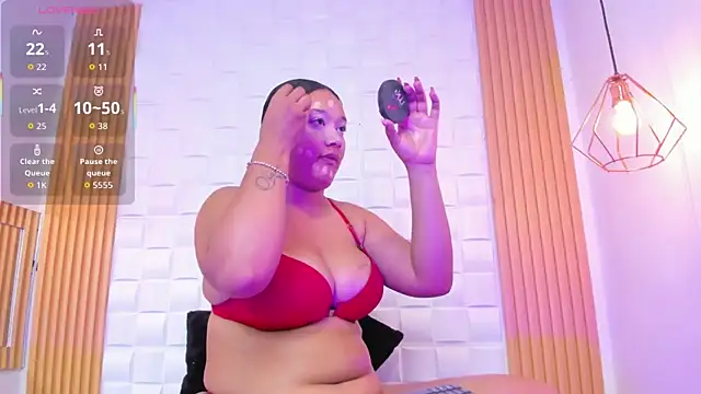 Snapshot of AriaBelle chatting on 11.27.25 AriaBelle online show from 11.27.25