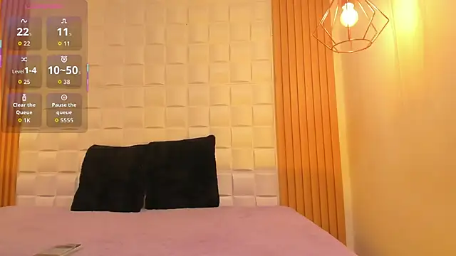 Snapshot of AriaBelle chatting on 11.29.25 AriaBelle online show from 11.29.25