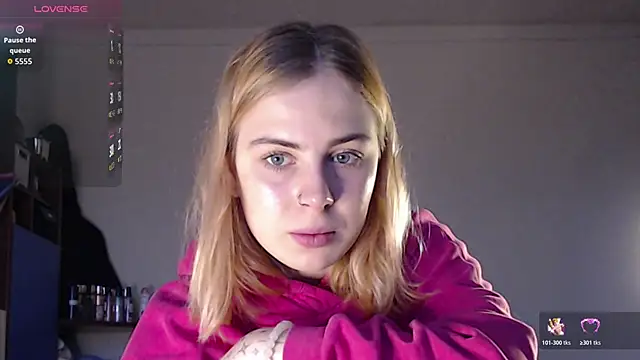 Snapshot of Alismoona chatting on 11.27.25 Alismoona online show from 11.27.25