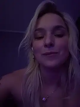 Snapshot of LilFleurish chatting on 10.21.25 LilFleurish online show from 10.21.25