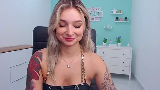 Snapshot of LilFleurish chatting on 11.07.25 LilFleurish online show from 11.07.25