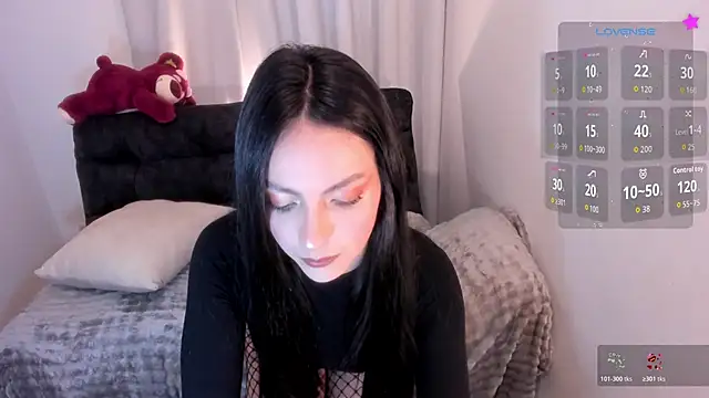 sarah saenz  online show from 05.22.26