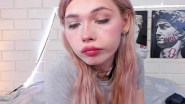 Snapshot of Blondy_Fina chatting on 09.10.25 Blondy Fina online show from 09.10.25