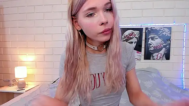 Snapshot of Blondy_Fina chatting on 09.14.25 Blondy Fina online show from 09.14.25