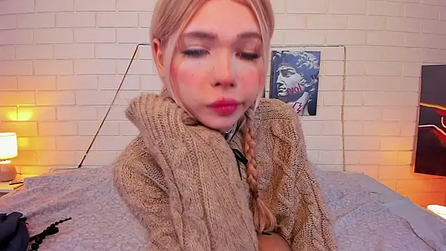 Snapshot of Blondy_Fina chatting on 09.29.25 Blondy Fina online show from 09.29.25