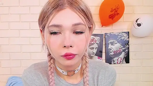 Snapshot of Blondy_Fina chatting on 11.09.25 Blondy Fina online show from 11.09.25