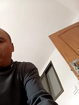 Snapshot of CWQ123 chatting on 10.10.25 CWQ123 online show from 10.10.25