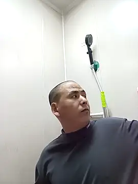 Snapshot of CWQ123 chatting on 10.11.25 CWQ123 online show from 10.11.25