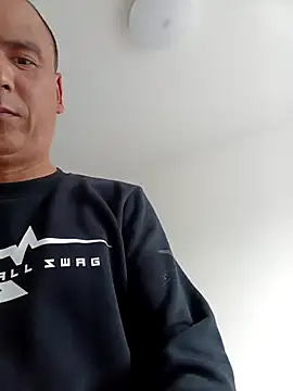 Snapshot of CWQ123 chatting on 10.15.25 CWQ123 online show from 10.15.25