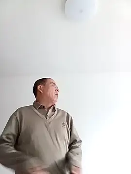 Snapshot of CWQ123 chatting on 10.22.25 CWQ123 online show from 10.22.25