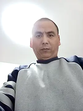 Snapshot of CWQ123 chatting on 11.17.25 CWQ123 online show from 11.17.25