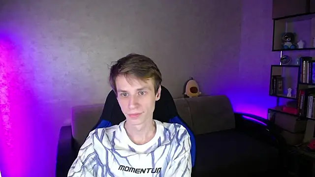 Snapshot of yes_cute_boy_ chatting on 10.20.25 yes cute boy online show from 10.20.25