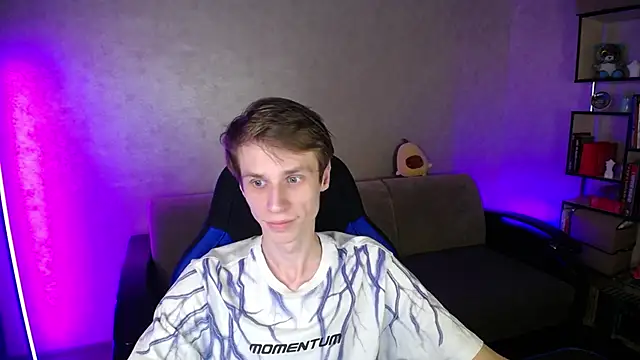 Snapshot of yes_cute_boy_ chatting on 10.29.25 yes cute boy online show from 10.29.25