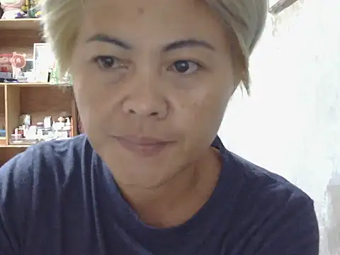 Snapshot of hottie_dolly chatting on 12.18.25 hottie dolly online show from 12.18.25