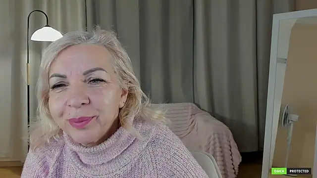 Snapshot of LiliaMoons chatting on 12.02.25 LiliaMoons online show from 12.02.25