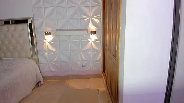 Wyatt Rose online show from 12.04.25