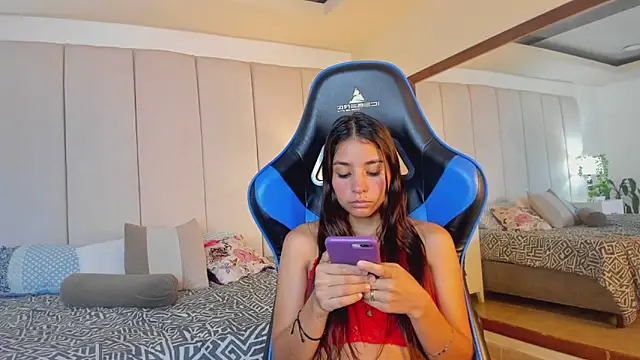 Snapshot of mia_rousse25 chatting on 12.19.25 mia rousse25 online show from 12.19.25