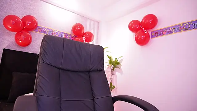 Snapshot of lily_cash1 chatting on 10.25.25 lily cash1 online show from 10.25.25