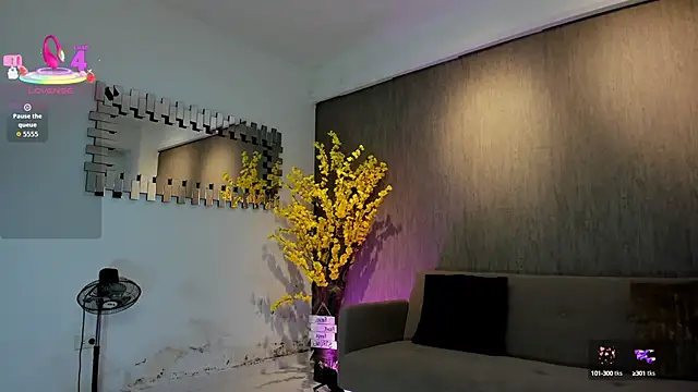 Snapshot of lily_cash1 chatting on 11.05.25 lily cash1 online show from 11.05.25