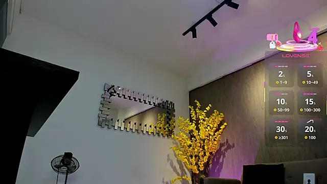 Snapshot of lily_cash1 chatting on 11.07.25 lily cash1 online show from 11.07.25