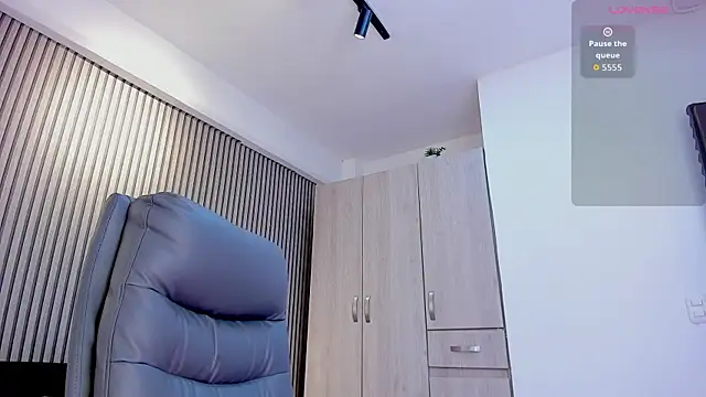 Snapshot of lily_cash1 chatting on 11.15.25 lily cash1 online show from 11.15.25