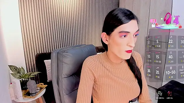 Snapshot of lily_cash1 chatting on 11.18.25 lily cash1 online show from 11.18.25