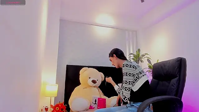 Snapshot of lily_cash1 chatting on 11.22.25 lily cash1 online show from 11.22.25