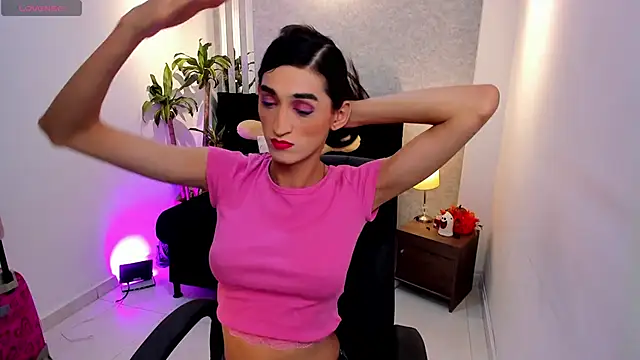 Snapshot of lily_cash1 chatting on 12.16.25 lily cash1 online show from 12.16.25