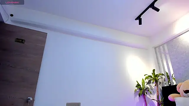 Snapshot of lily_cash1 chatting on 12.18.25 lily cash1 online show from 12.18.25