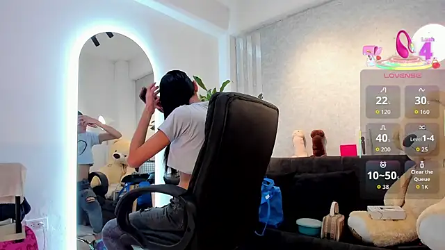 Snapshot of lily_cash1 chatting on 02.12.26 lily cash1 online show from 02.12.26